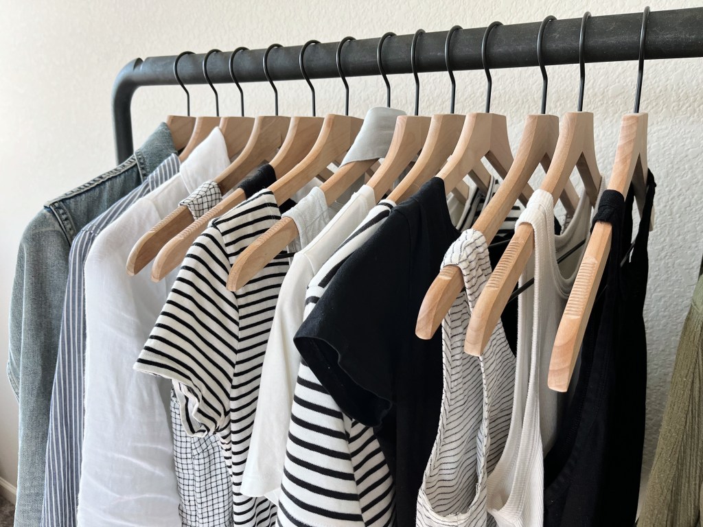 A Simple Summer Capsule: 30 pieces for 30&nbsp;days